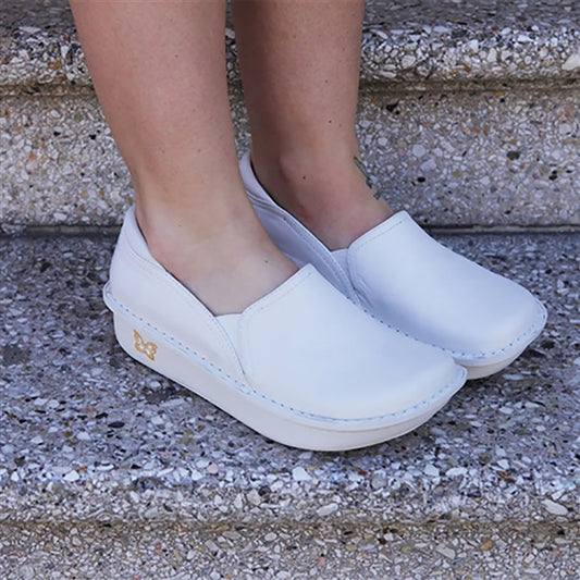 Liquidación Zapatos de enfermera blancos Debra Alegria 