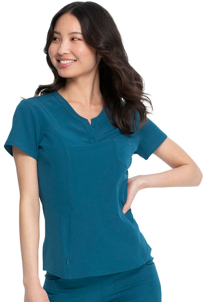 Blusa médica con cuello en V y fruncido de Heartsoul