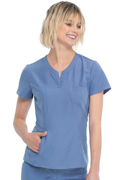 Blusa médica con cuello en V y fruncido de Heartsoul