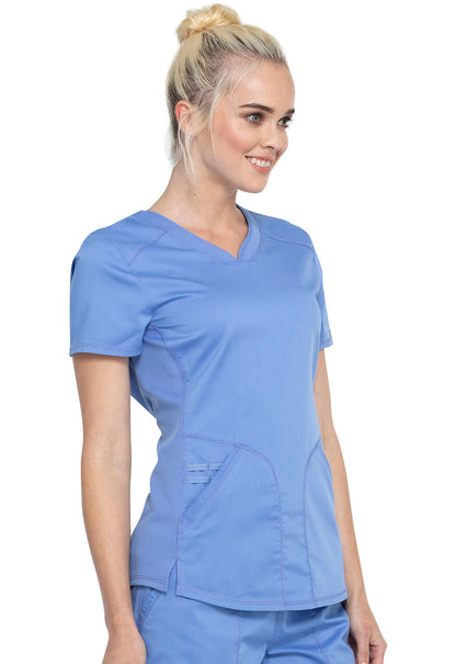 Blusa médica con cuello en V Revolution de Cherokee Workwear