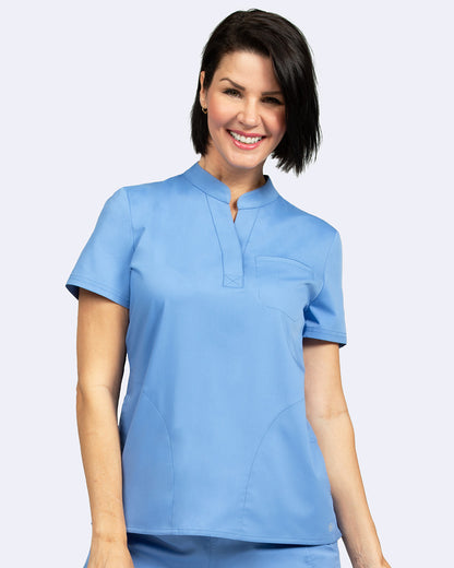 Blusa médica con escote tipo metido Chelsea de Zoe Alexandra