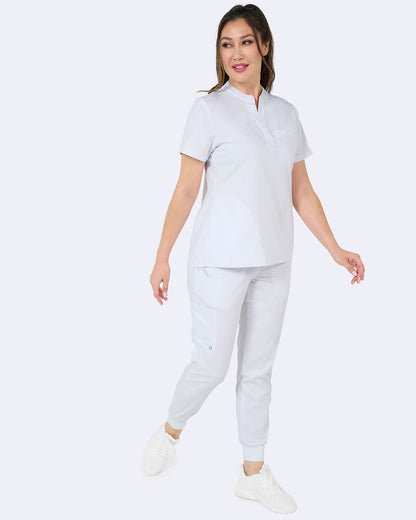 Blusa médica con escote tipo metido Chelsea de Zoe Alexandra