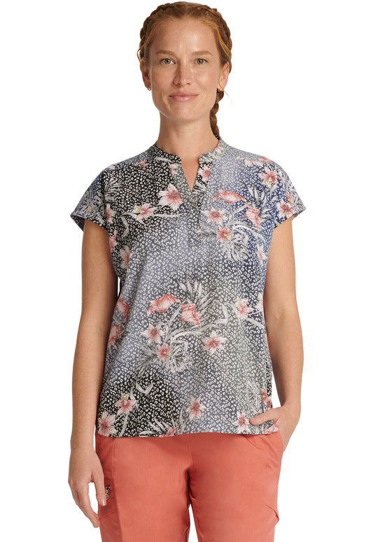 Blusa médica extragrande con estampado de tulipanes y etiqueta morada de Healing Hands en oferta