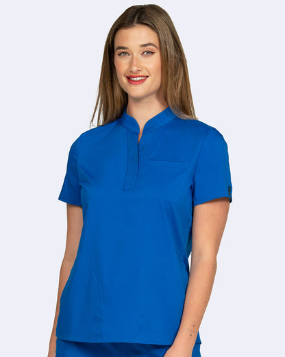 Blusa médica con escote tipo metido Chelsea de Zoe Alexandra