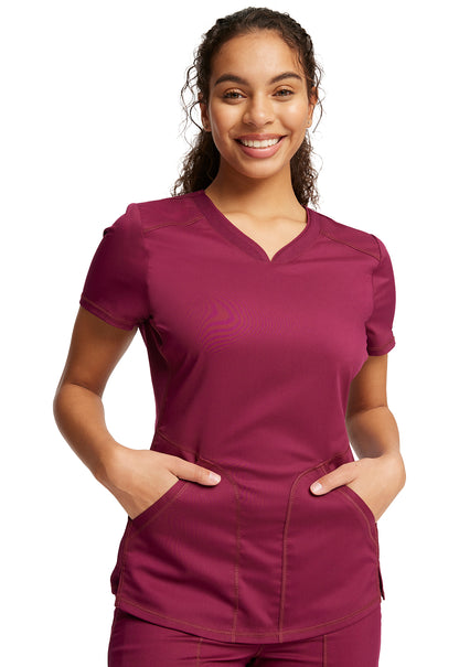 Blusa médica con cuello en V Revolution de Cherokee Workwear