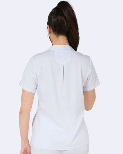 Blusa médica con escote tipo metido Chelsea de Zoe Alexandra