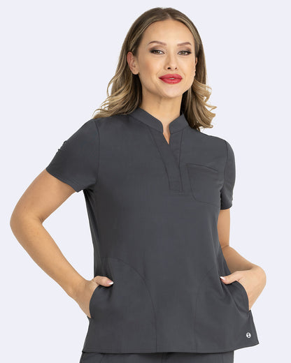 Blusa médica con escote tipo metido Chelsea de Zoe Alexandra